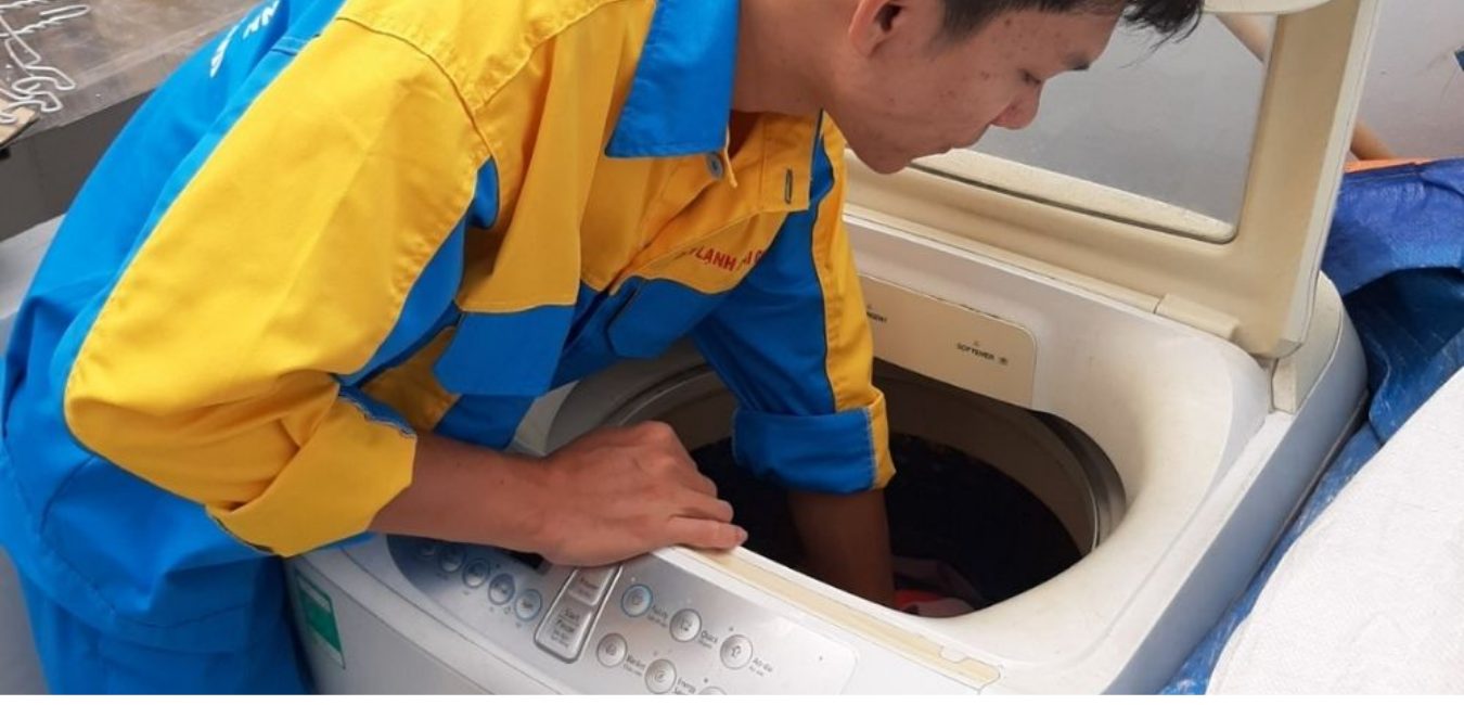 Không chỉ sửa máy giặt, Huy Phong còn vệ sinh máy giặt ở Bình Sơn